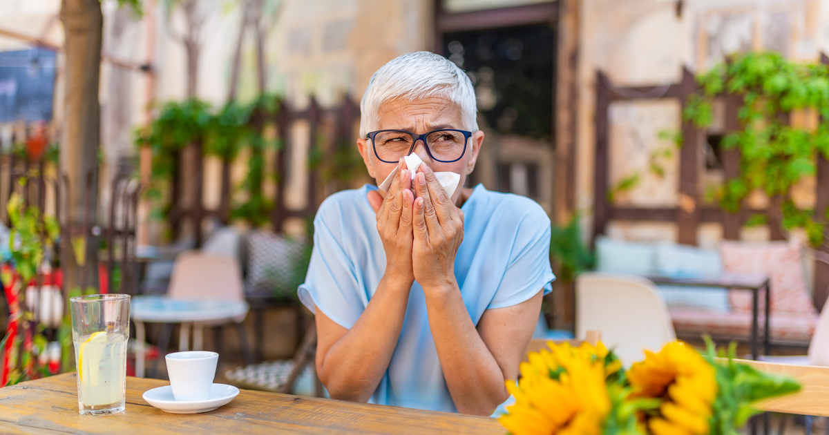 How to Help Seniors Make it Through Allergy Season